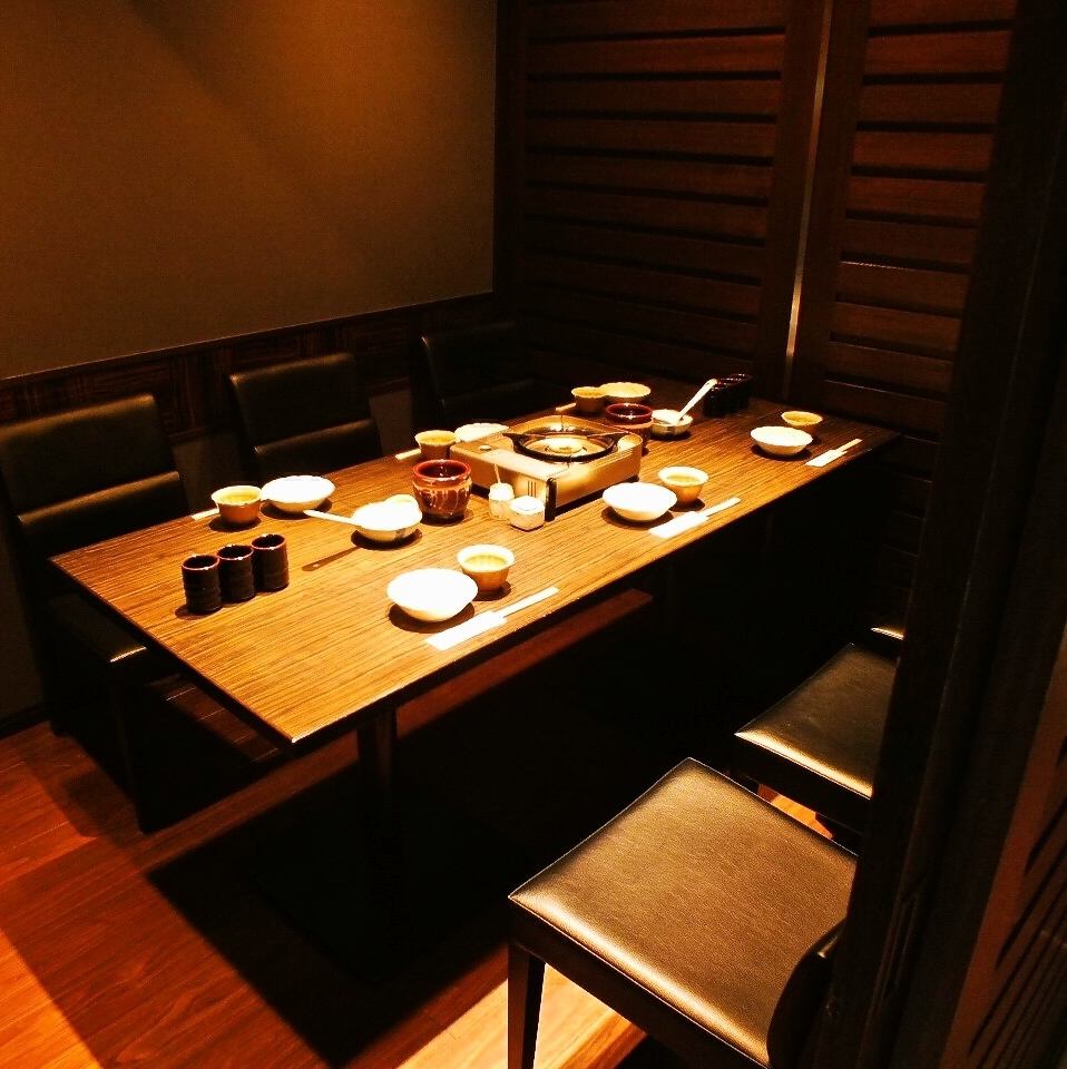 There are various private rooms for 4 to 12 people.The finest pot to taste in an elegant atmosphere