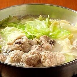 創業昭和28年。博多伝統の味、鶏水炊きをご賞味あれ。予約必須！