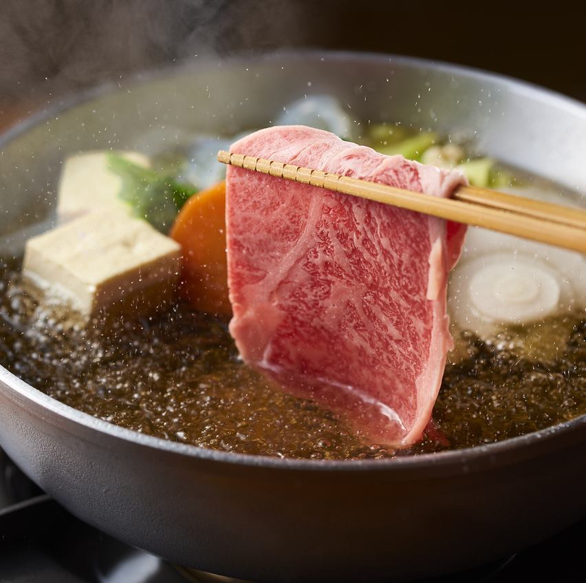 Made with domestic A5-grade beef ★ Exquisite sukiyaki, shabu-shabu, and our signature mizutaki hot pot