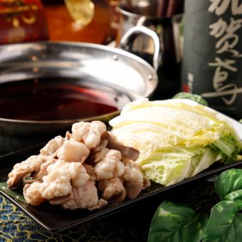 [Private room banquet] Carefully selected rock-grilled pork and our specialty beef offal sukiyaki! 2.5 hours all-you-can-drink + 8 dishes 5,000 yen → 3,850 yen