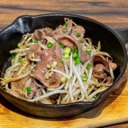 Stir-fried beef tongue ribs with bean sprouts