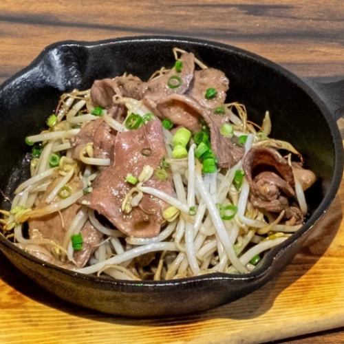 Stir-fried beef tongue ribs with bean sprouts