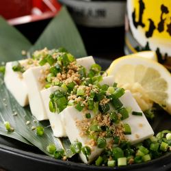 Cold tofu with plenty of condiments