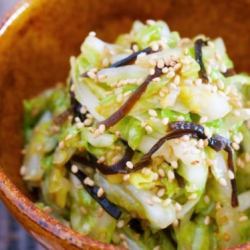 Addictive shredded salted cabbage