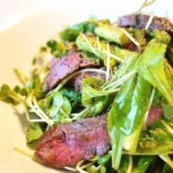 Grilled wagyu beef salad