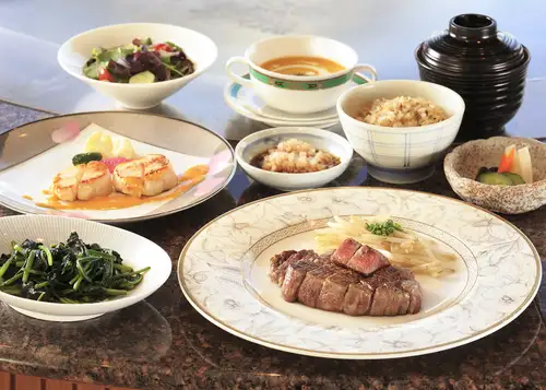 主廚精選午餐，含一杯飲品。 *需提前預訂。不符合折扣條件