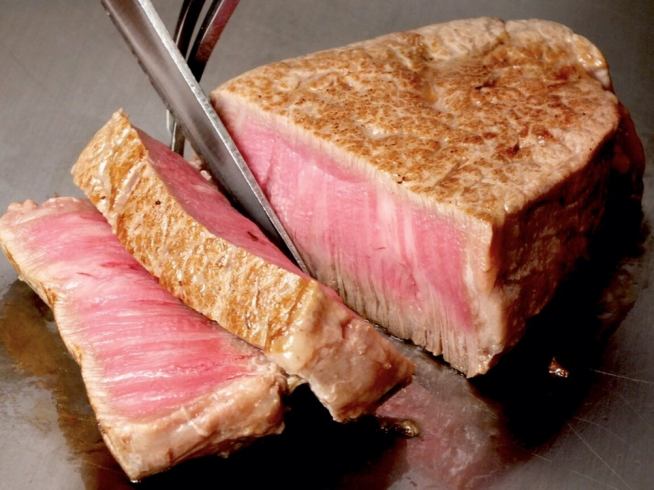 Steak lunch with Japanese black beef loin steak 2500 yen (excluding tax)