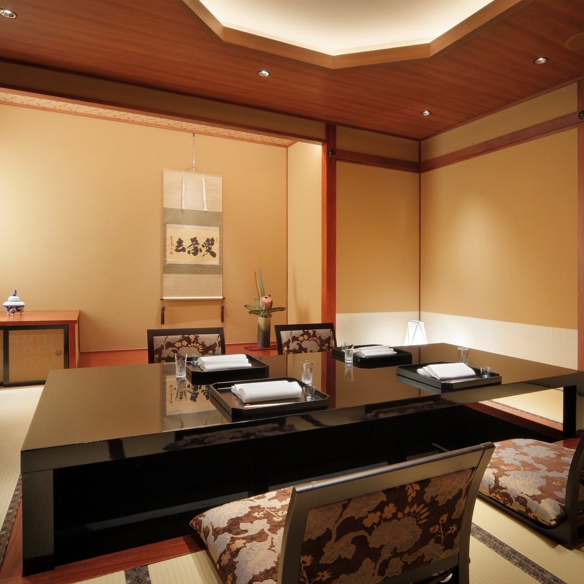 A private tatami room ideal for entertaining and dining.Book early because of its popularity.