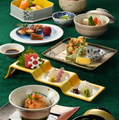 【限時優惠，1月1日至1月7日】慶典午餐套餐