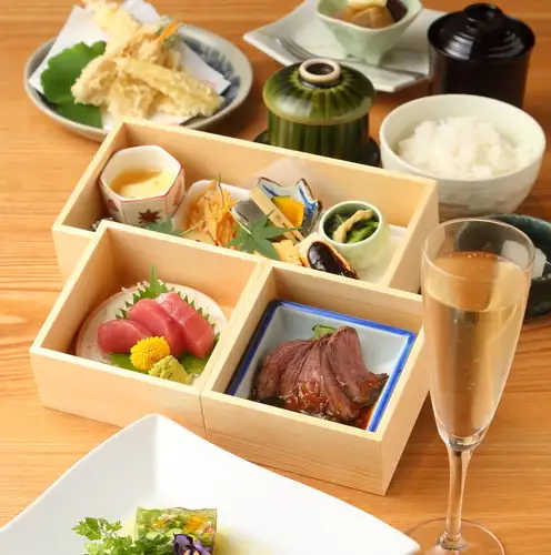 お昼の接待、会食、大切な集まりにもご利用いただけます