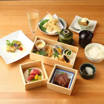 【森之仓午餐套餐】包含迎宾饮品！享用烤牛肉、天妇罗等8道菜。4,000日元 → 3,000日元