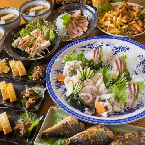 旬の食材を使った、和を基調とした当店自慢の料理が食べられる飲み放題付コース4900円(税込)あります!