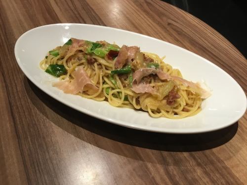 Peperoncino with raw ham and cabbage