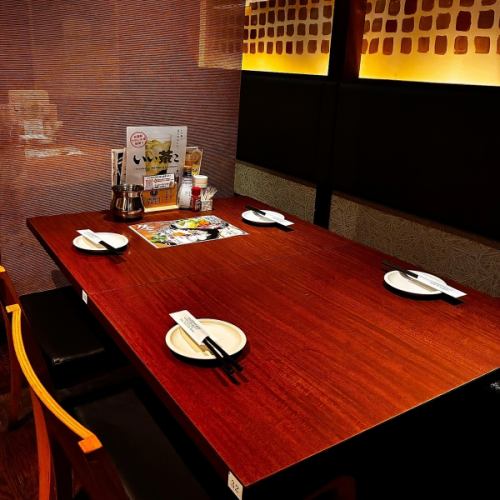 大切な人との特別な時間には、テーブル席がぴったり! 2名様からご利用OKなので、会社帰りのディナーや宴会にも人気です◎ ご家族・ご友人とのお食事も大歓迎!