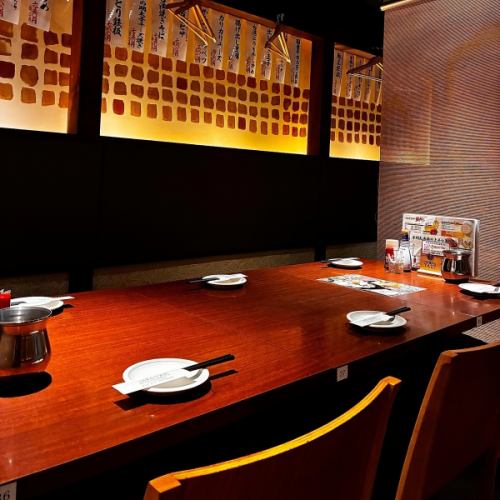 広々とした店内をまるごと使って、気兼ねなくワイワイ盛り上がれる空間をご用意します!誕生日会、歓送迎会、忘年会など、シーンに合わせて柔軟に対応◎名物の焼肉や手羽先を囲んで、思い出に残るひとときをお楽しみください♪