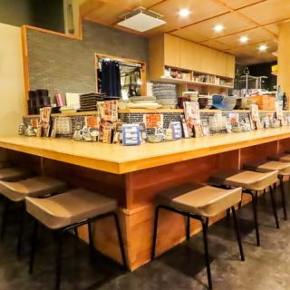 仕事帰りの一杯や、お一人様でのサク飲みにもおすすめです◎落ち着いた雰囲気の中で、こだわりの魚料理とお酒をご堪能ください。
