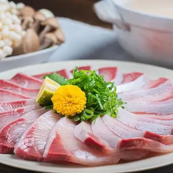 Seasonal luxury yellowtail shabu-shabu course: 4000 yen (tax included)