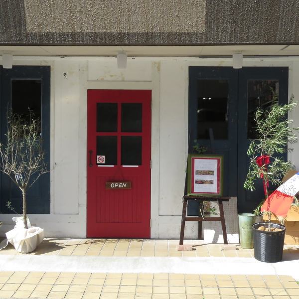 【モダンな雰囲気の落ち着きある街フレンチ】当店はフランスの農家の家をイメージして作られた、ごゆっくりフレンチをお楽しみいただける空間で貴重なひとときをお過ごしいただくことが可能です。デートや女子会、ママ友などのコミュニケーションの場としてご利用いただくのに最適なお店です◎