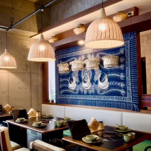 上野駅徒歩2分圏内に養生火鍋専門店がOPEN。赤く美しいスープは、トマトの酸味と唐辛子や香辛料の奥深い風味が絶妙に調和し、代謝を高め体を内側から温めてくれる“養生鍋”として人気急上昇中★新鮮な野菜やお肉、海鮮と組み合わせて、美味しさと健康を同時に楽しんでみてはいかがでしょうか♪