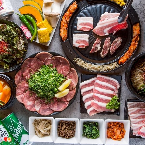 韩国料理爱好者必去之地！3500日元起，即可享用包含五种烤肉（包括刀削猪腿和五花肉）的自助餐和饮料！