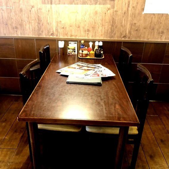 Clean and spacious table seats for up to 4 people.Online reservations are being accepted for both lunch and dinner.Please use the "GoToEat Campaign" at this opportunity ♪