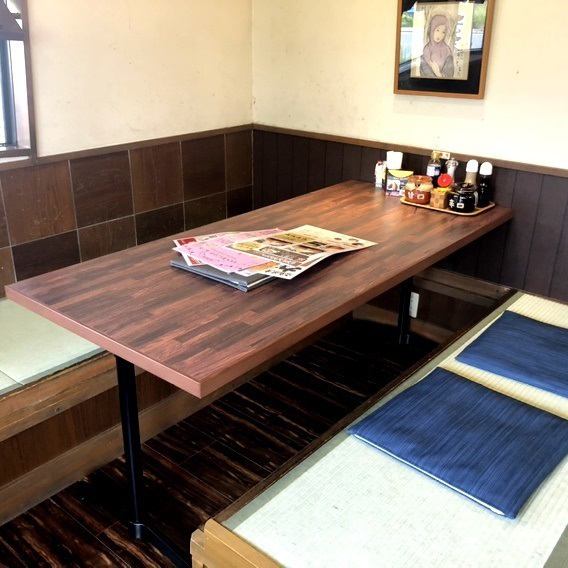 The tatami room and table seats can be used by 1 to 6 people ♪ There are 4 tables in total.