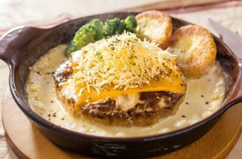 チーズたっぷりフォンデュ風ハンバーグ