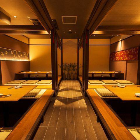 There are 6 private rooms for 5 people, which can be used by up to 30 people if all of them are connected.You can enjoy the banquet without worrying about the eyes of the surroundings as it is separated by a movable wall.Perfect for various occasions such as company drinking parties and joint parties.
