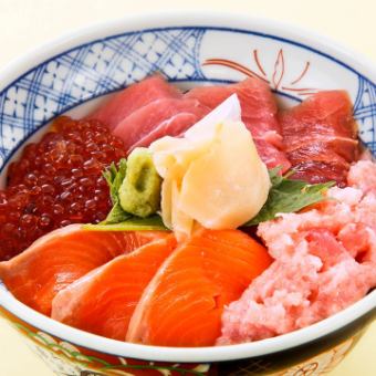 Recommended! Seafood rice bowl delivered directly from Tsukiji