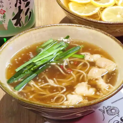 和牛ホルモンにら蕎麦