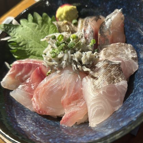 地魚海鮮丼
