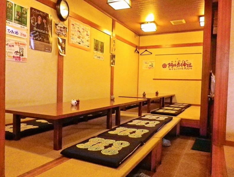 大型宴会に対応できる座敷席をご用意!5名から10名のグループに最適で、落ち着いた雰囲気の中でゆっくりとお食事を楽しめます。広々とした空間で、会社の宴会や仲間との集まりにもぴったり◎