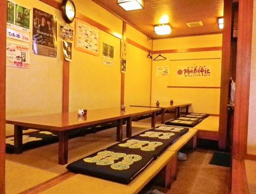 <p>大型宴会に対応できる座敷席をご用意!5名から10名のグループに最適で、落ち着いた雰囲気の中でゆっくりとお食事を楽しめます。広々とした空間で、会社の宴会や仲間との集まりにもぴったり◎</p>