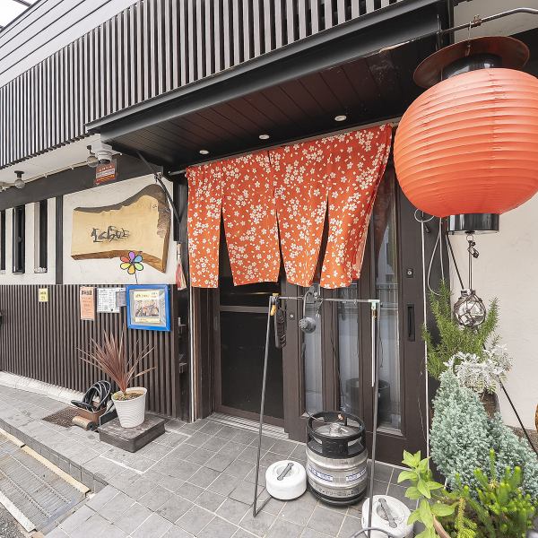 店内は和の落ち着いた雰囲気で、ゆったりとした時間を過ごせます。アクセスも良好で、近隣の常連さんにも愛されるお店です。テレビでスポーツ観戦ができるので、食事と一緒に楽しめるのが魅力☆