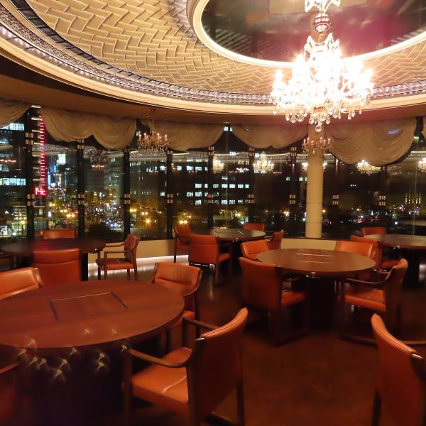 We offer seats with a panoramic view of Odori's night view.You can sit around a round table and enjoy three types of crab, shabu-shabu, etc. from the order buffet.