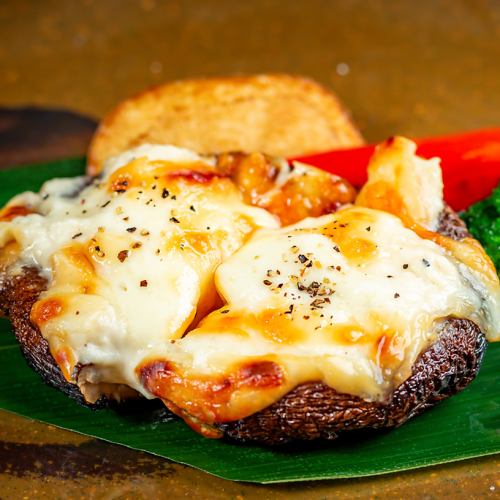 Grilled raw shiitake mushrooms with cheese