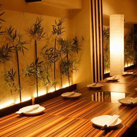 Indirect lighting and a number of Japanese decorations create a sophisticated and mature space.
