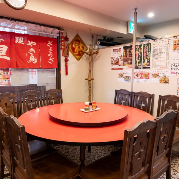 【10名様円卓】会食・宴会・家族の集まりなどで人気の10名様の円卓。皆の顔を見ながら会話と食事を楽しめるのも中華料理の醍醐味♪団体様でのご利用は飲み放題付コース5000円がおススメです♪