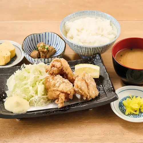 大山鶏使用！唐揚げ定食
