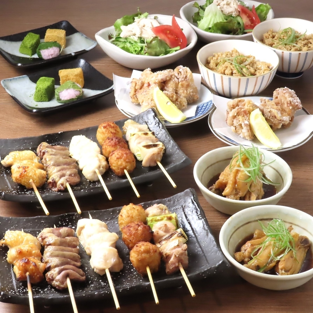 虎ノ門の横丁でワイワイ宴会！名物焼鳥＆飲み放題で3000円台！