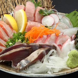 Assorted fresh fish sashimi