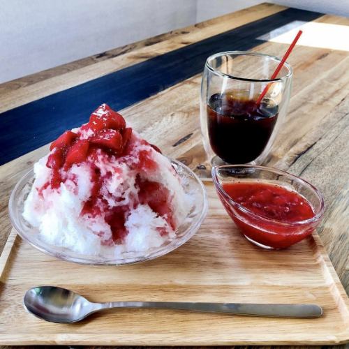 Shaved ice and drink set *Price varies depending on the menu and is not 0 yen