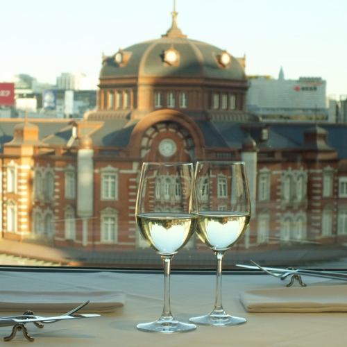 Special seats with a view of Tokyo Station