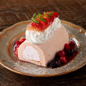苺のロールケーキ