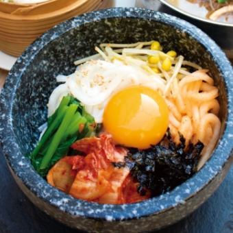 季節野菜の石焼ビビンバ