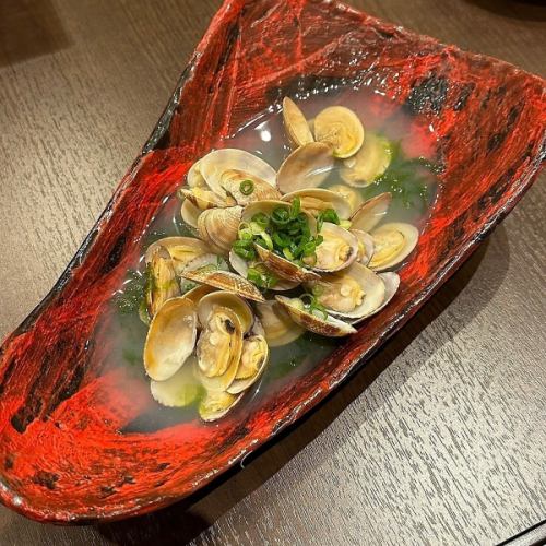 清酒蒸蛤蜊和新鲜海藻