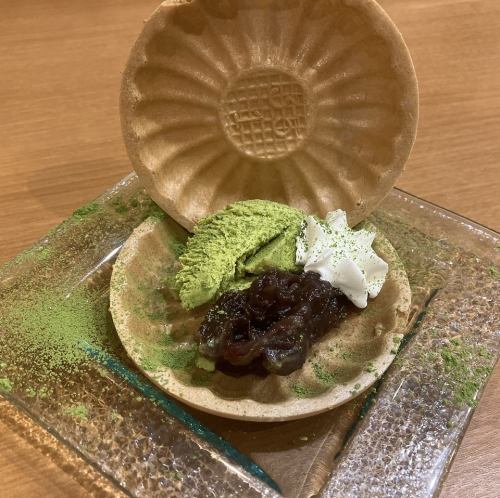 抹茶アイスとあんこのモナカサンド