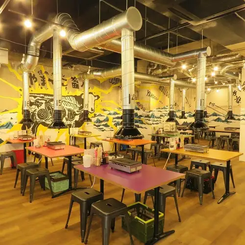 We also have a quiet space with seating for two ♪ 06-6940-4340