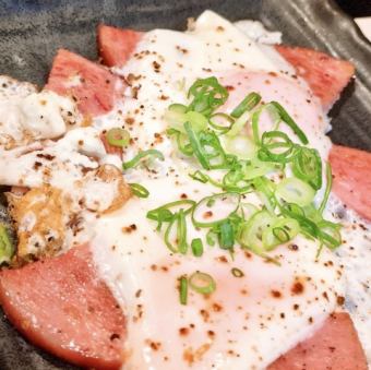 鉄板焼き屋の フランクフルト / 厚切りハムエッグ