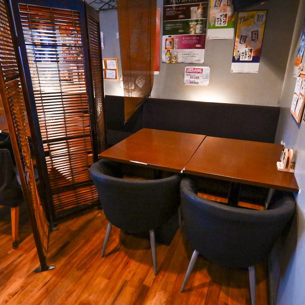 인원수에 의해 테이블을 나누어, 반 개인실의 자리를 준비!또, 철판 앞에서 라이브감을 즐길 수 있는 자리도 있습니다!